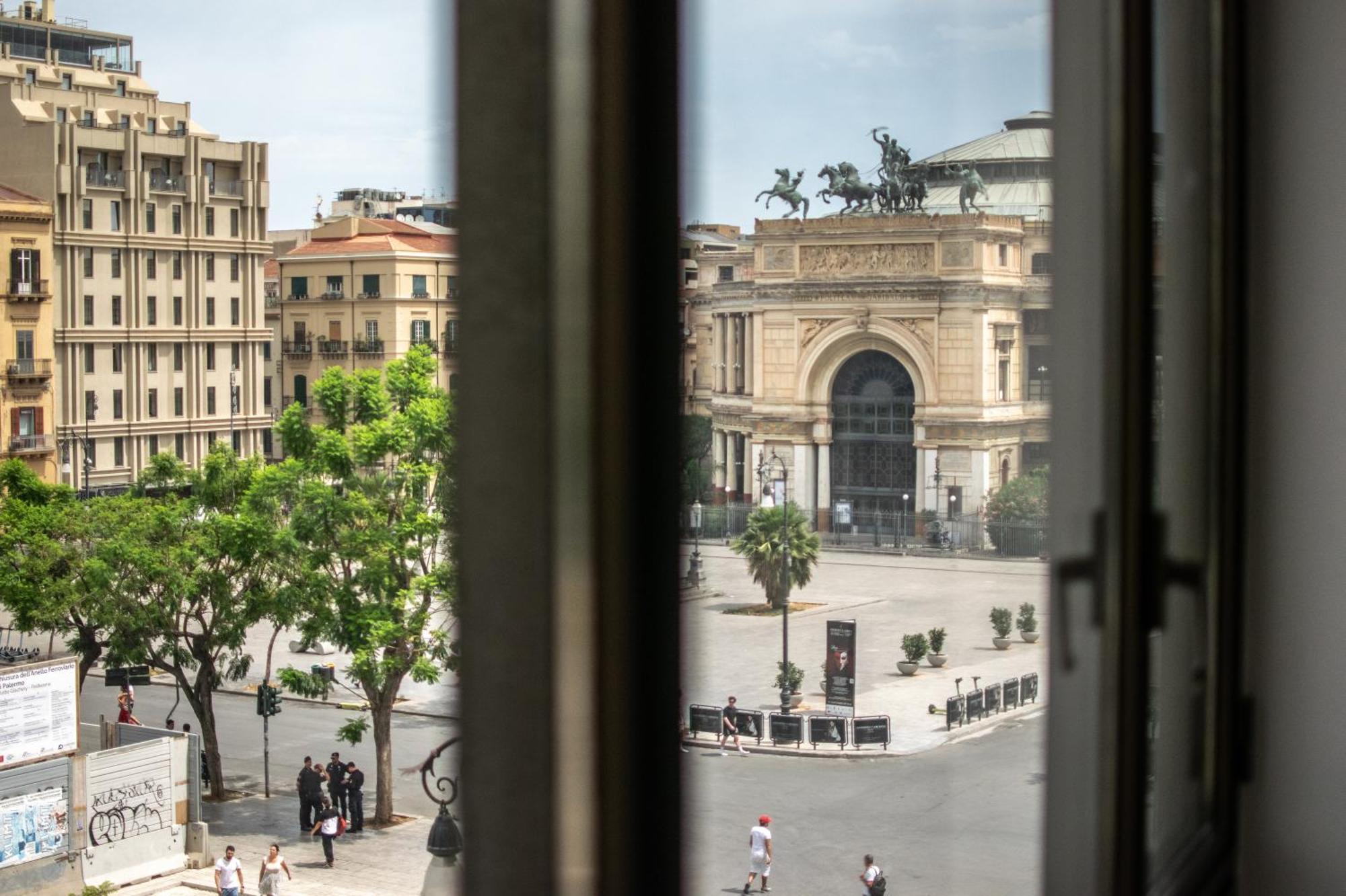 Politeama Crystal Rooms Palermo Exterior photo
